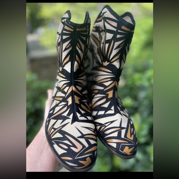 Jimmy Choo Black and Cream Patterned Ankle Boots - Picture 7 of 15